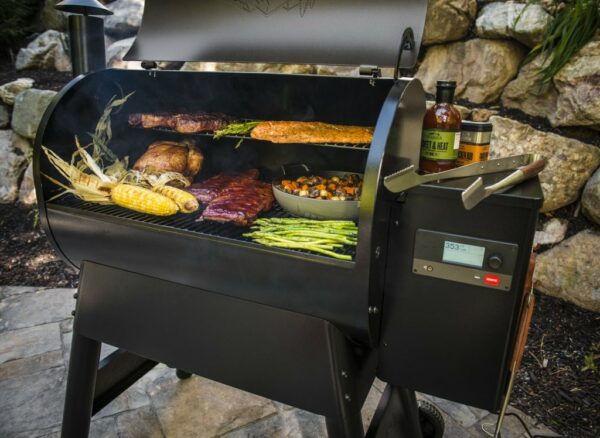 TraegerPro780withfoodclosed.jpg TraegerPro780withfoodclosed.jpg